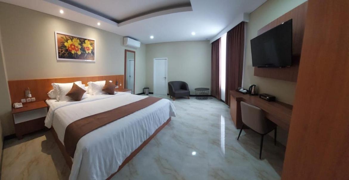 Grand Avira Hotel Batu Merah Exterior foto